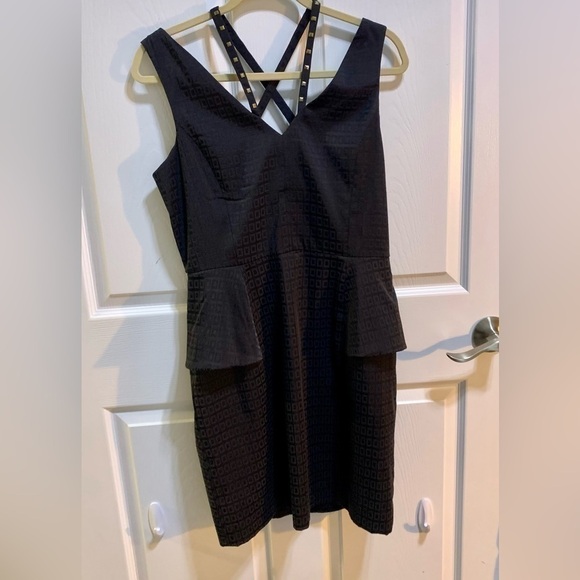 NWT❤️Dylan and Rose Black Geo CrossStrap Dress-M - Picture 9 of 10